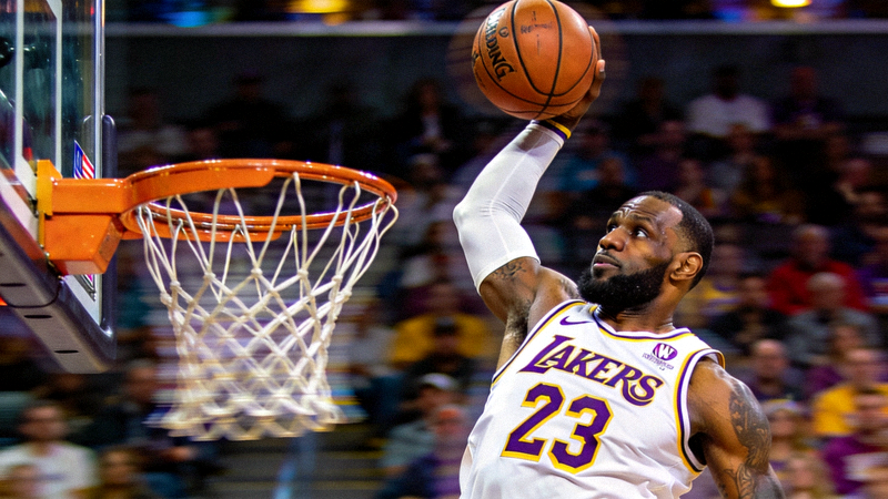 篮球比赛精彩集锦画面 - NBA球员扣篮瞬间